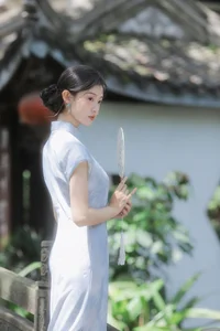 Modern Muse: The Captivating Cool Chinese Aesthetics of Tong Xuan Qi-1