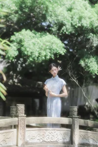 Modern Muse: The Captivating Cool Chinese Aesthetics of Tong Xuan Qi-8