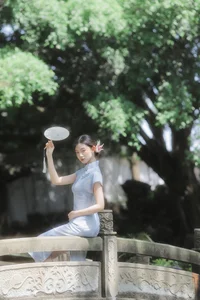 Modern Muse: The Captivating Cool Chinese Aesthetics of Tong Xuan Qi-4