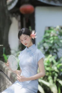 Modern Muse: The Captivating Cool Chinese Aesthetics of Tong Xuan Qi-28