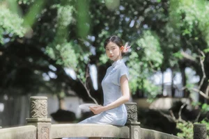 Modern Muse: The Captivating Cool Chinese Aesthetics of Tong Xuan Qi-7