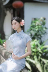 Modern Muse: The Captivating Cool Chinese Aesthetics of Tong Xuan Qi-16