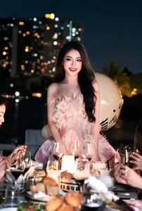 The Timeless Beauty of the Vietnamese Ao Dai: A Look Back at Student Icon Trần Nguyễn Triệu Vy’s Stunning Style Evolution-8