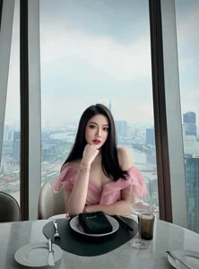 The Timeless Beauty of the Vietnamese Ao Dai: A Look Back at Student Icon Trần Nguyễn Triệu Vy’s Stunning Style Evolution-10