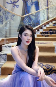 The Timeless Beauty of the Vietnamese Ao Dai: A Look Back at Student Icon Trần Nguyễn Triệu Vy’s Stunning Style Evolution-4