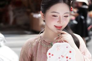 Elegant Vietnamese Girl Portrait: Modern Ao Dai, Paper Umbrella-1