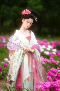 Elegant Floral Portraits with Li Zhi Xiao Ye: Romantic Peony Garden Aesthetic Vol.9113-2