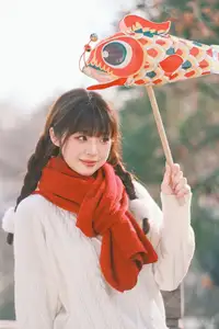 YiTuYu Vol.8562: Sai Xi Xi Li Ma Radiates Festive Charm in Warm Winter Style-3