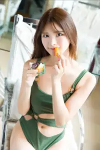 Discover Kaede Kimura's Pure Charm in FRIDAY Digital Photo Book: Koihsuru Ekubo – A Captivating Japanese Girl's Collection.-11