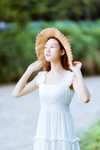 Serene Riverside Portraits: Yi Ping in YiTuYu Art Language Vol.9293 – Artistic Outdoor Photography and Natural Lifestyle Aesthetic-6