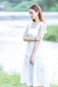 Serene Riverside Portraits: Yi Ping in YiTuYu Art Language Vol.9293 – Artistic Outdoor Photography and Natural Lifestyle Aesthetic-15