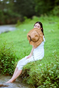 Serene Riverside Portraits: Yi Ping in YiTuYu Art Language Vol.9293 – Artistic Outdoor Photography and Natural Lifestyle Aesthetic-16