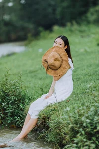 Serene Riverside Portraits: Yi Ping in YiTuYu Art Language Vol.9293 – Artistic Outdoor Photography and Natural Lifestyle Aesthetic-7