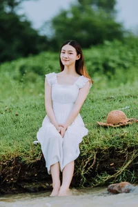 Serene Riverside Portraits: Yi Ping in YiTuYu Art Language Vol.9293 – Artistic Outdoor Photography and Natural Lifestyle Aesthetic-3
