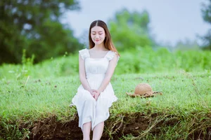 Serene Riverside Portraits: Yi Ping in YiTuYu Art Language Vol.9293 – Artistic Outdoor Photography and Natural Lifestyle Aesthetic-4