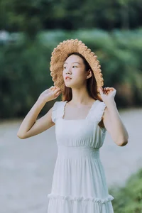 Serene Riverside Portraits: Yi Ping in YiTuYu Art Language Vol.9293 – Artistic Outdoor Photography and Natural Lifestyle Aesthetic-10