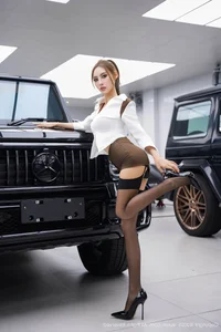 Bold Elegance: Lingyu69’s Captivating Style and Luxury Vibes-10