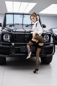 Bold Elegance: Lingyu69’s Captivating Style and Luxury Vibes-6