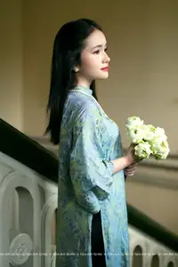 Elegant Vietnamese Ao Dai: Timeless Beauty of an Asian Lady-6