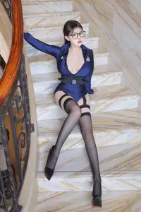 Na Na Zi's Alluring Police Officer Transformation - XiuRen-2