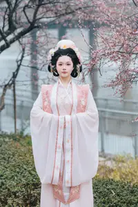 Jiao Tang Ma Qi Duo: Graceful Hanfu Beauty Amidst Spring Blossoms, YiTuYu Vol.8761-12