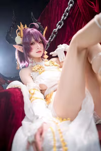 Coser Jiu Qi Miao as Granblue Fantasy Grea: Enchanting and Regal Cosplay Masterpiece-8