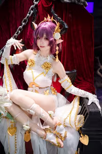 Coser Jiu Qi Miao as Granblue Fantasy Grea: Enchanting and Regal Cosplay Masterpiece-11