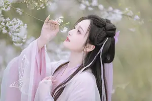 YiTuYu Vol.8754: Chi Yan Zai Zhe Li - Ethereal Ancient Beauty Amidst White Blossoms-7