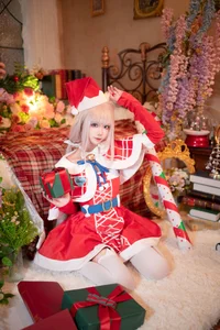 Festive Vanilla Christmas Photoshoot with Aiwest: Elegant Holiday Fashion and Cozy Winter Aesthetic Inspiration for the Season-2