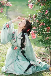 Ethereal Beauty: Xiao He's Grace in Classic Hanfu - YiTuYu Collection Vol.8729-1