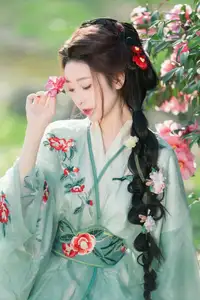 Ethereal Beauty: Xiao He's Grace in Classic Hanfu - YiTuYu Collection Vol.8729-26