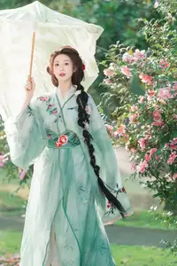 Ethereal Beauty: Xiao He's Grace in Classic Hanfu - YiTuYu Collection Vol.8729-13