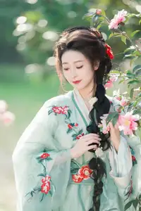 Ethereal Beauty: Xiao He's Grace in Classic Hanfu - YiTuYu Collection Vol.8729-0