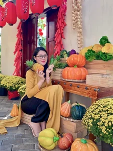 Celebrate the Beauty of Vietnamese Traditions: Elegant Ao Dai and Vibrant Spring Markets for the Lunar New Year-2