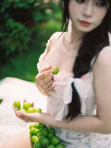 VGU No.143: A Gentle Beauty Embracing Summer Sun Fresh Youthfulness with Nature's Sweetness-5