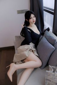 Coser Xueqing Astra: Elegant & Alluring OL Style - 0073-7