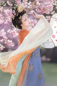 Qian Yue's Hanfu Elegance Amidst Cherry Blossoms: YiTuYu Vol.8674 Artistry-19