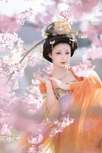 Qian Yue's Hanfu Elegance Amidst Cherry Blossoms: YiTuYu Vol.8674 Artistry-14
