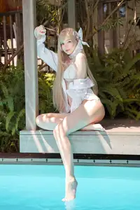 Coser Peach milky: Dive into the allure of Viper Bikini by the pool - Exclusive Collection-4