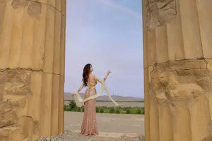 Ethereal Grace: Nnian’s Breathtaking Journey Through The Sacred Ruins Fantasy-25