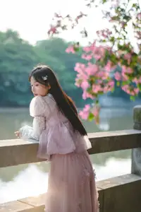 Vol.8632 Nan Yi: Dreamy Youth by the River, A Poetic & Romantic Blossom-0