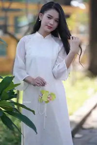Graceful Vietnamese Girl in White Ao Dai - Captivating Traditional Beauty-1