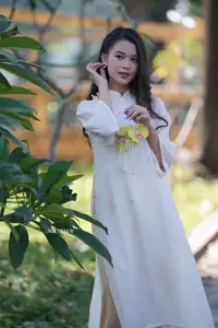 Graceful Vietnamese Girl in White Ao Dai - Captivating Traditional Beauty-7