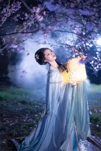 Discover the Ethereal Beauty of Qi Ni Si Mao in YiTuYu Vol.8623: An Asian Muse by Lantern Light-31