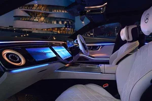 The New 2026 Mercedes-Benz S-Class Facelift: Redefining Luxury with 2,700 Upgrades and the Stunning MBUX Superscreen Display-11