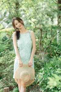 Sun-Kissed Mint Summer Aesthetics: Ka Bi for YiTuYu Art Language Vol.9302 Portrait Collection-6