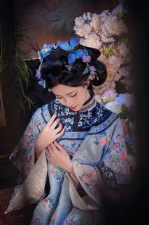 Elegant Traditional Chinese Attire & Classic Beauty-13