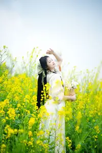 YiTuYu Vol.8720 Tu Ya W: Hanfu Beauty Amidst Golden Rapeseed Flowers-9