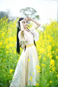 YiTuYu Vol.8720 Tu Ya W: Hanfu Beauty Amidst Golden Rapeseed Flowers-11