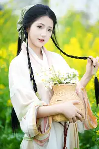 YiTuYu Vol.8720 Tu Ya W: Hanfu Beauty Amidst Golden Rapeseed Flowers-0